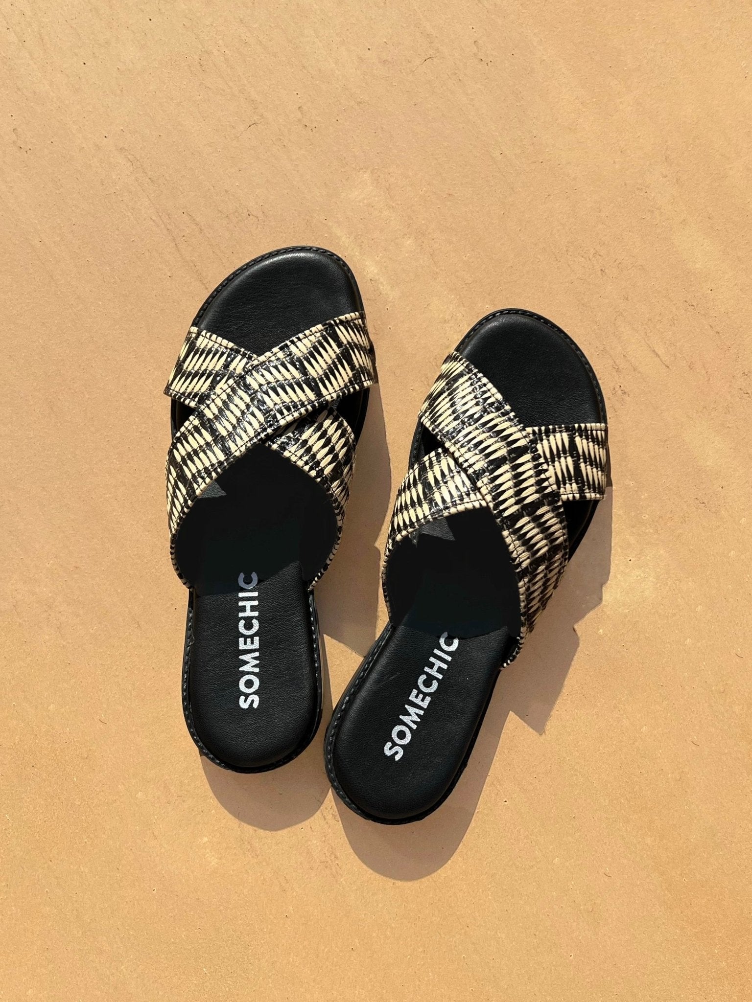 Bibiana Rafia Negro/Blanco - SOMECHIC