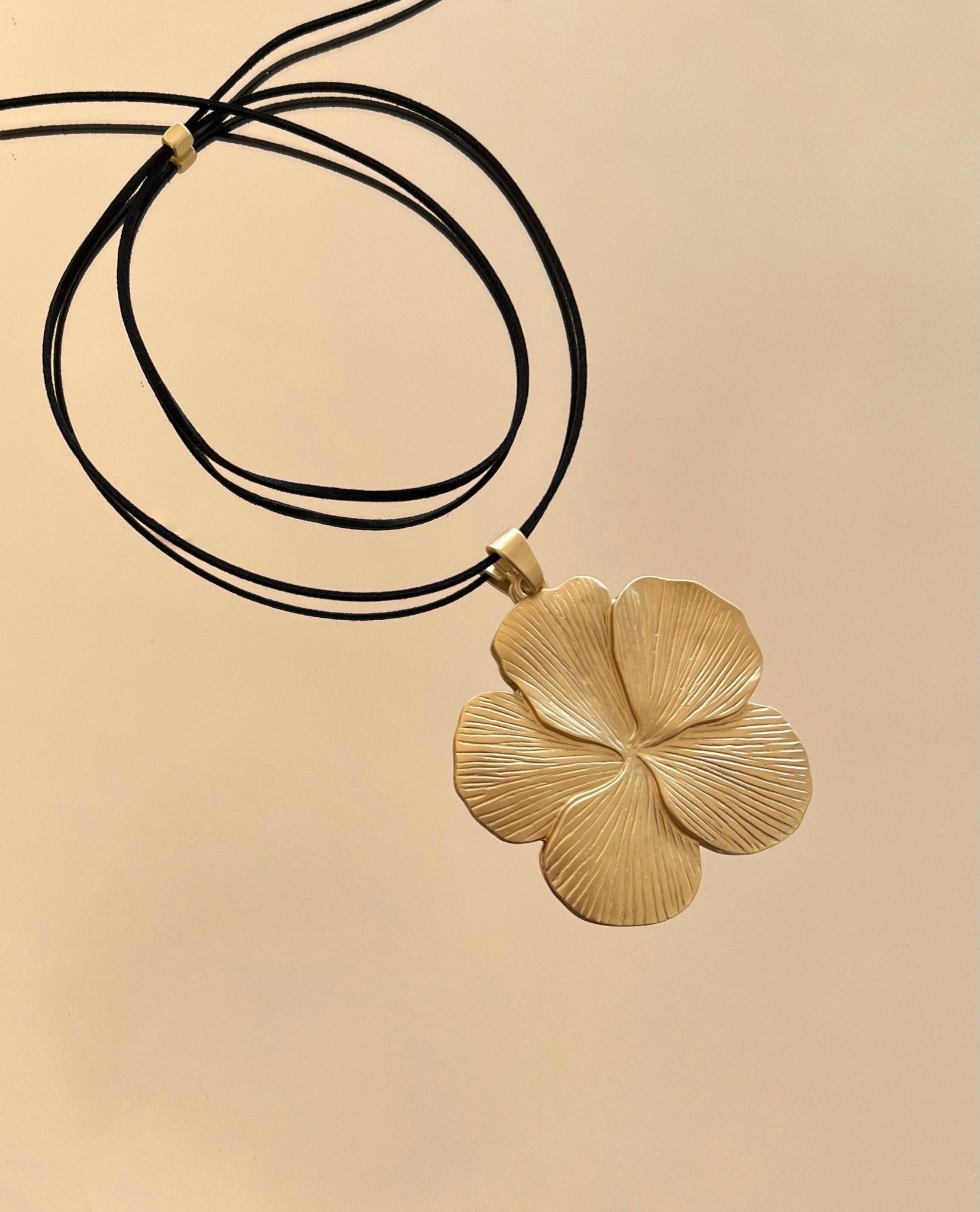 NECKLACE ZIRA FLOWER - SOMECHIC